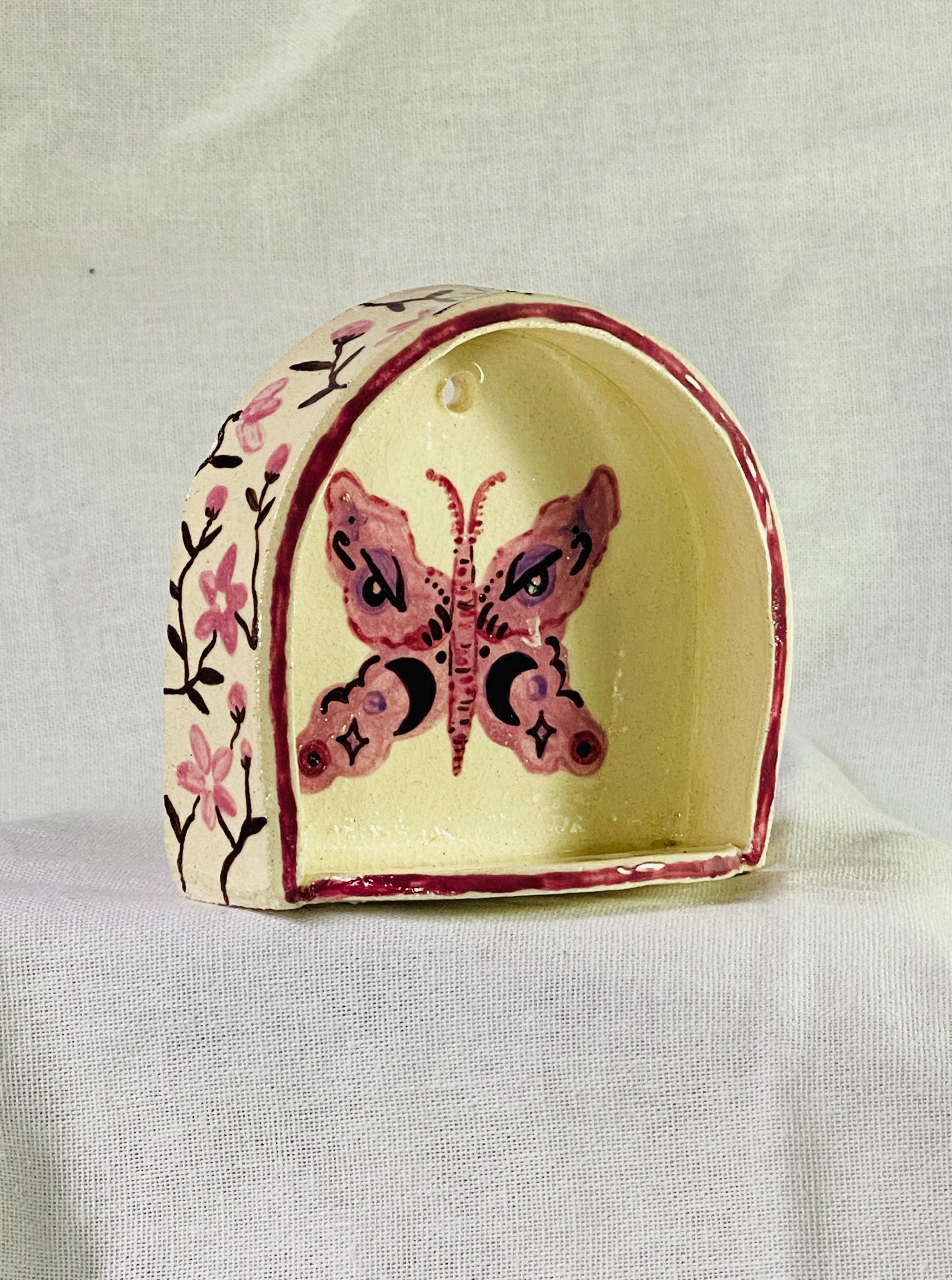 Madam Butterfly 陶器 置物 Butterfly Altar – Handmade Ceramic Crystal & Candle Holder | Alex